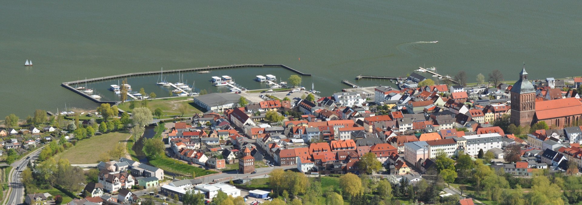 View over Ribnitz to the city harbor with the houseboats, © Katrin Tauscher