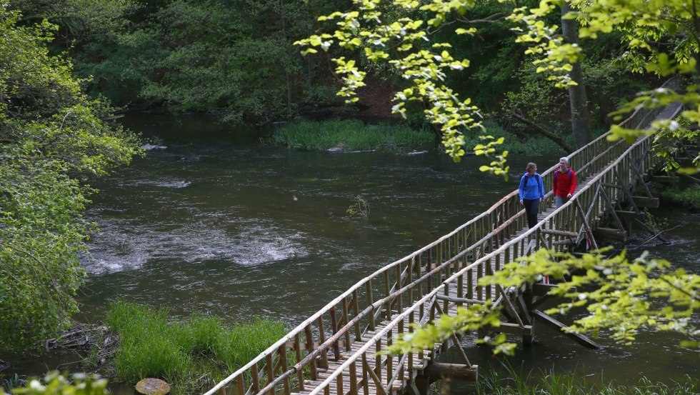 You can reach the other side of the river on dry feet via a wooden bridge., © TMV/outdoor-visions.com