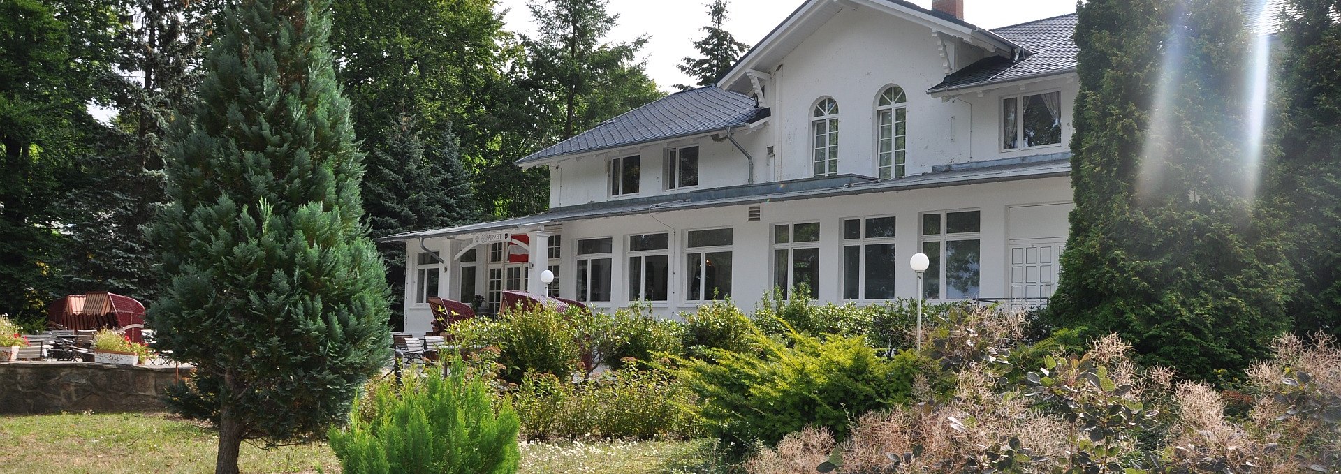 Hotel White Castle Heringsdorf - exterior view terrace, © TMV/Fischer