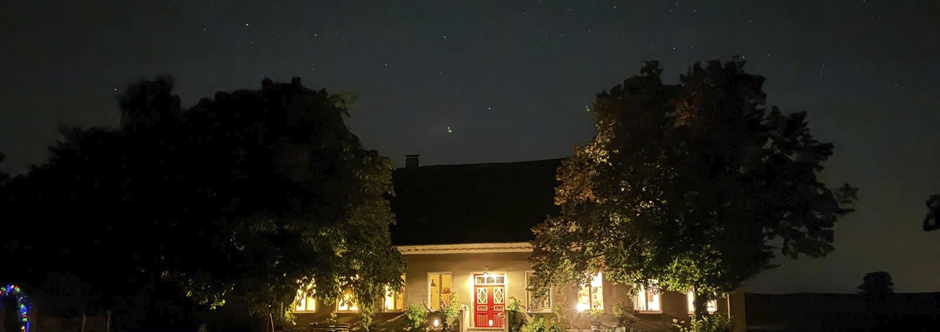 Starry sky over the Waldberg manor house, © Markus Brentrup