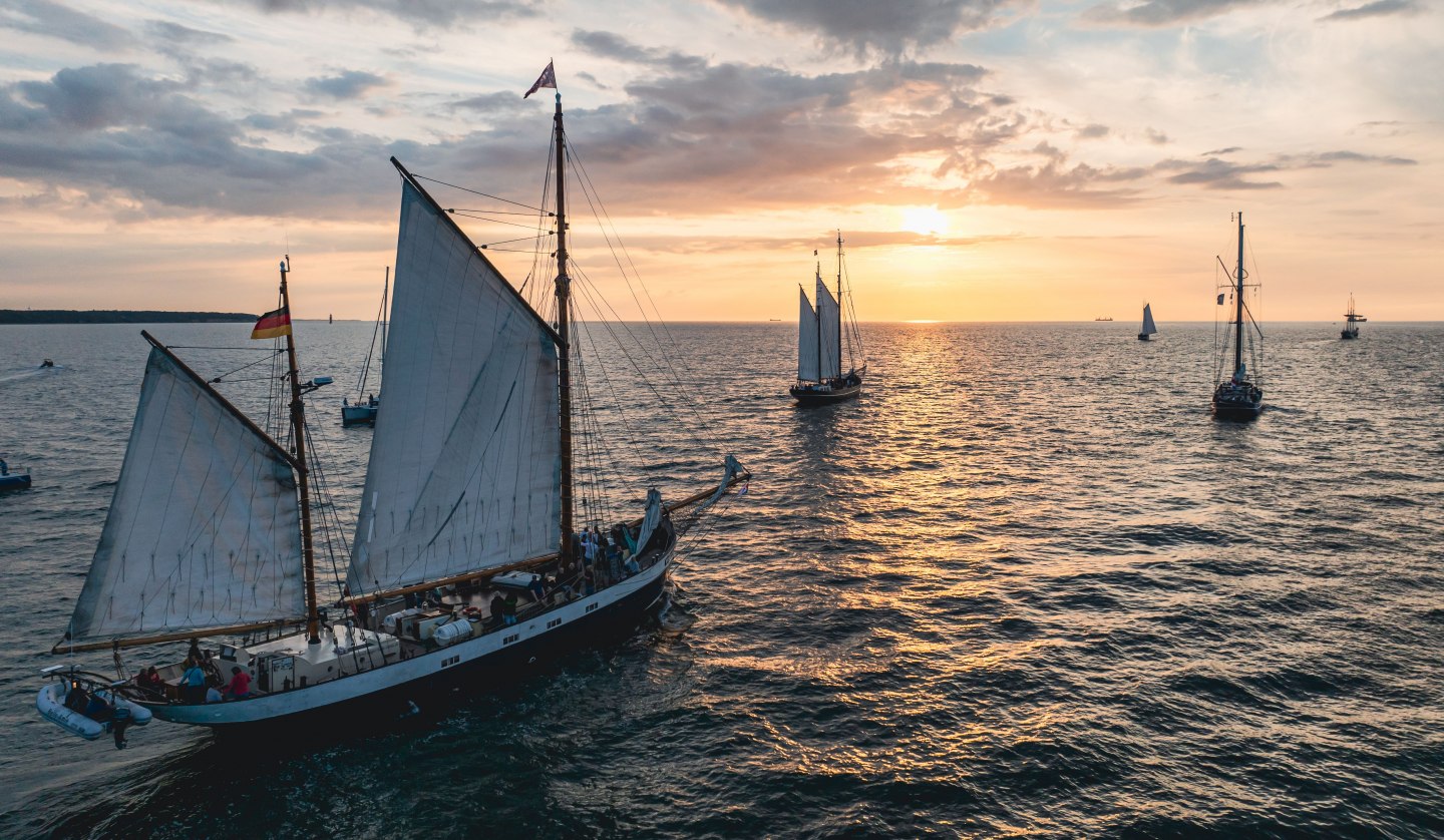 Sailing along to the Hanse Sail, © TZRW, Taslair