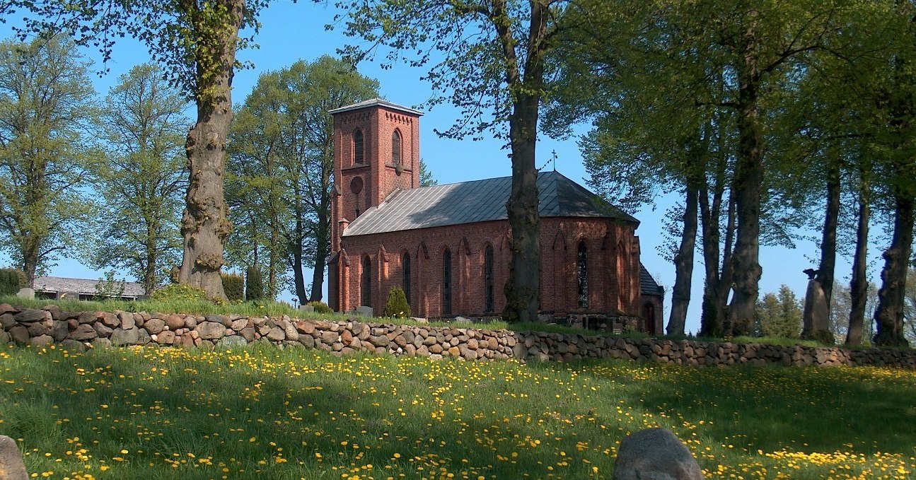 Mirow village church in spring, © Foto: Karl-Georg Haustein