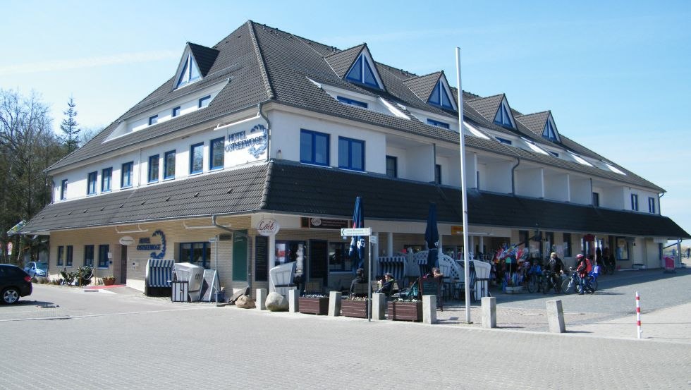 The Strandhotel Ostseewoge, directly on the promenade Graal-Müritz, © Strandhotel Ostseewoge