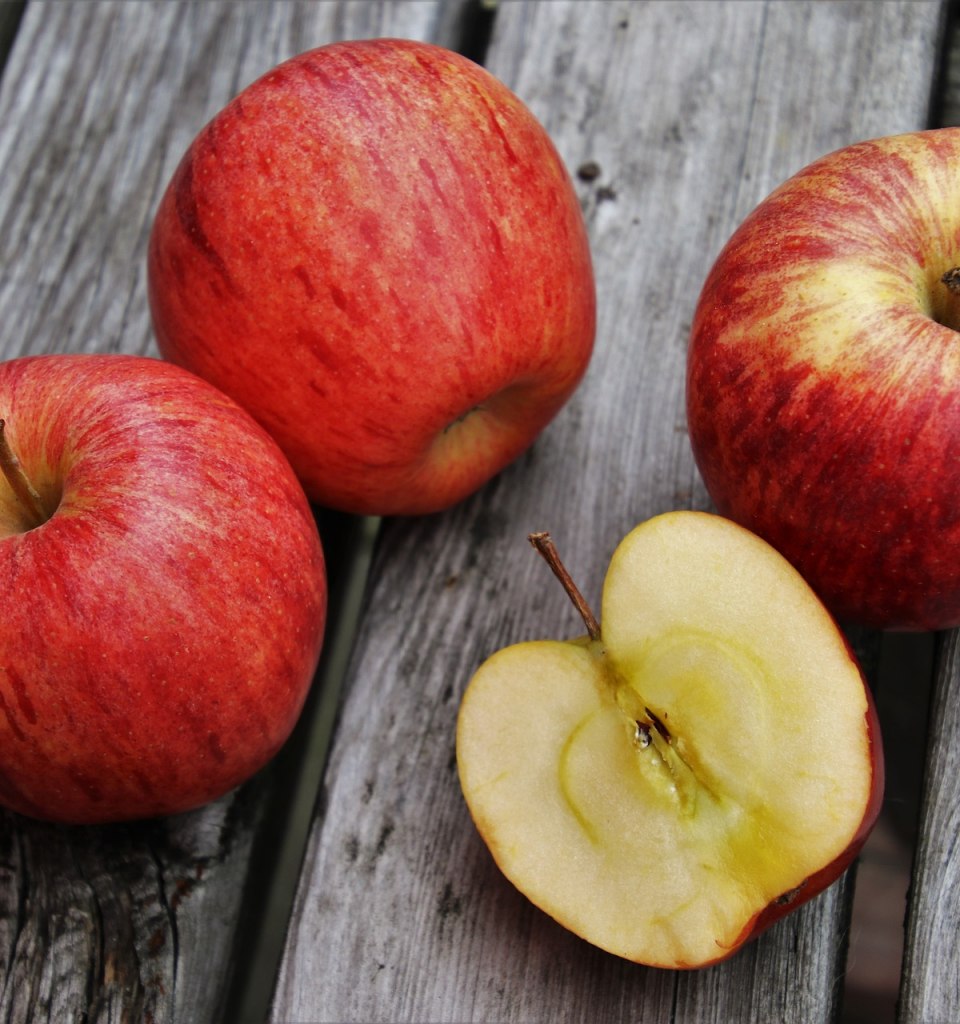 Apples by pasja1000, © pasja by pixabay