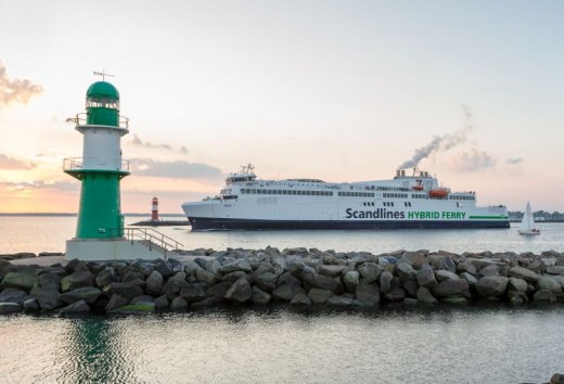 On board you will travel on waterways towards Mecklenburg-Vorpommern. Be your own captain or use the ferry connections., © Siemens!Ulrich Wirrwa