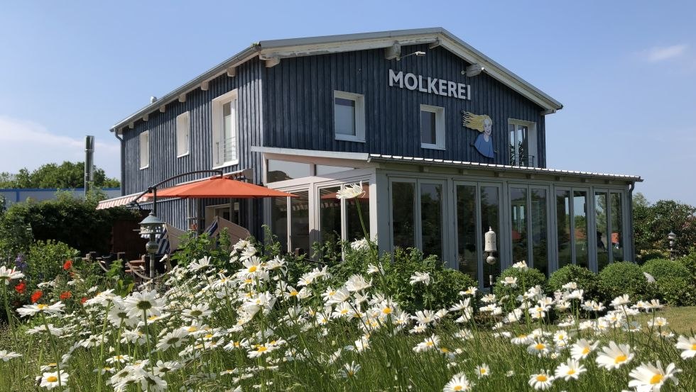 Front view of the dairy "Rügener Inselfrische" in Poseritz, © Rahm, Caroline