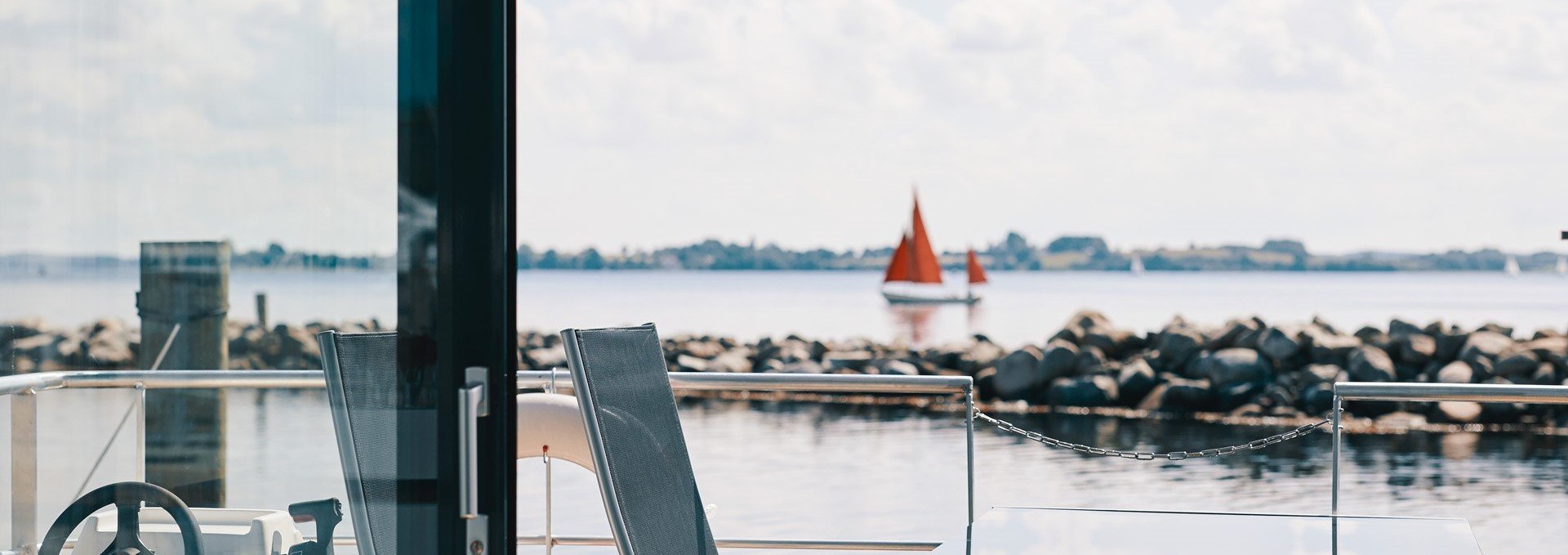 Houseboat with water view, © Lars Franzen