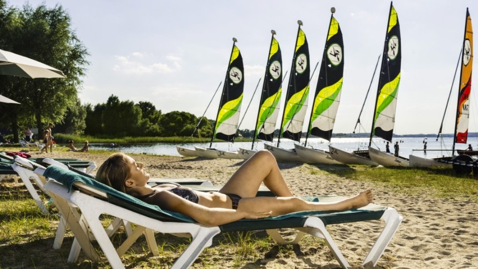 Relaxation on the beach Fleesensee, © Robinson Club Fleesensee