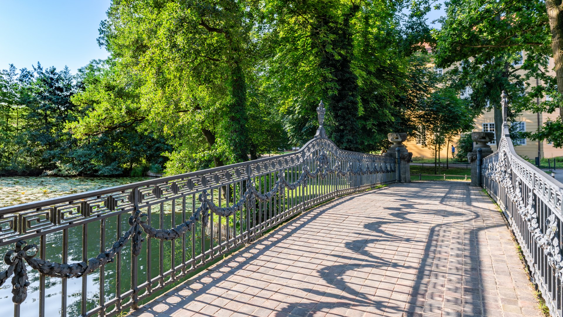 Over a picturesque curved bridge to Mirow Castle.
, © TMV/Tiemann