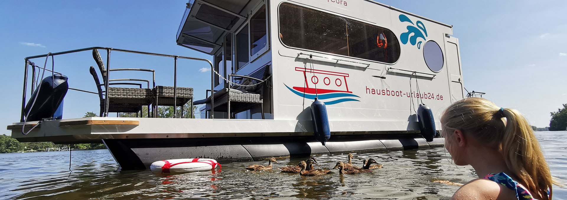 Houseboat at Badestop in Mecklenburg-Vorpommern Anchorage Bay, © Smobilia GmbH & Co. KG