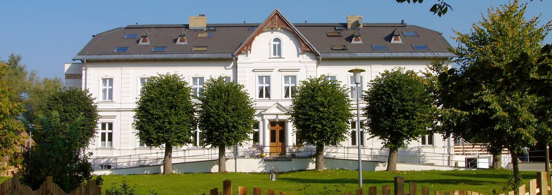 gutshaus-nisdorf-biohotel-frontal, © Ostsee Ferien im Gut Nisdorf GmbH