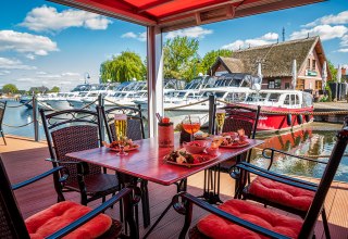 View over the set table to the houseboats, © Orlowski