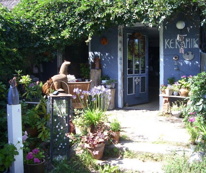 Gallery garden Usedom ceramics and pottery yard entrance, © Anette Schröder