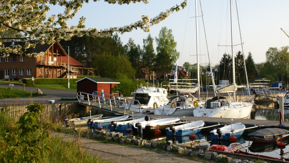 Quiet and well protected moorings for your boat, © Marina Neuhof/Schumacher