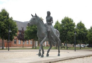 For several years now, the Riding Alexandrine has been decorating Alexandrine Square., © Gabriele Skorupski