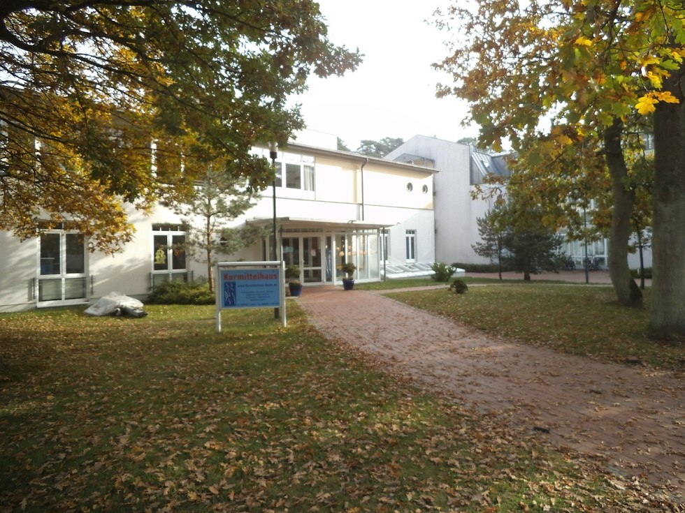 Spa house in the Baltic resort Baabe - autumn view -, © Tourismuszentrale Rügen