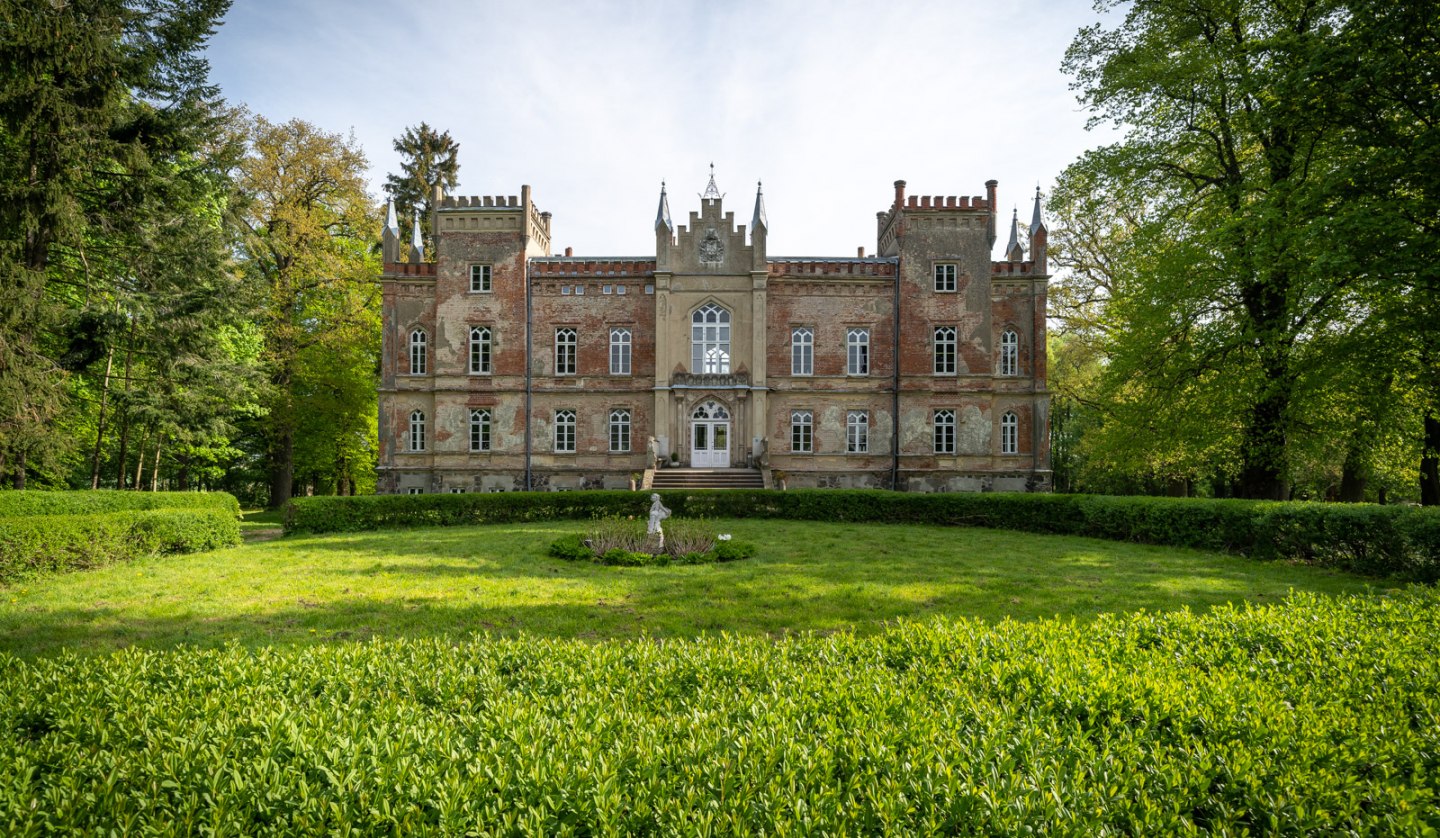 The manor house is built in the style of Tudor Gothic., © Herrenhaus Vogelsang / DOMUS Images Alexander Rudolph