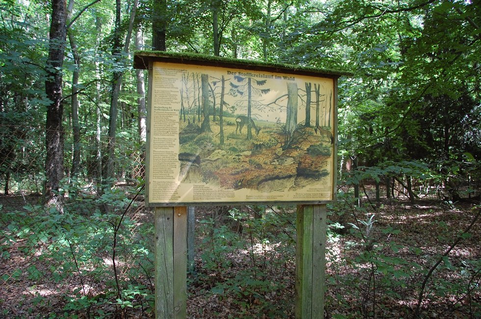 Display boards explain the nature trail., © Gabriele Skorupski