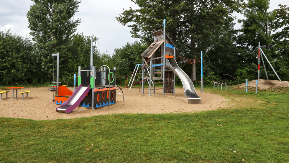 Strandbad Zarrentin - Little bathers can let off steam in the playground in between, © TMV/Gohlke