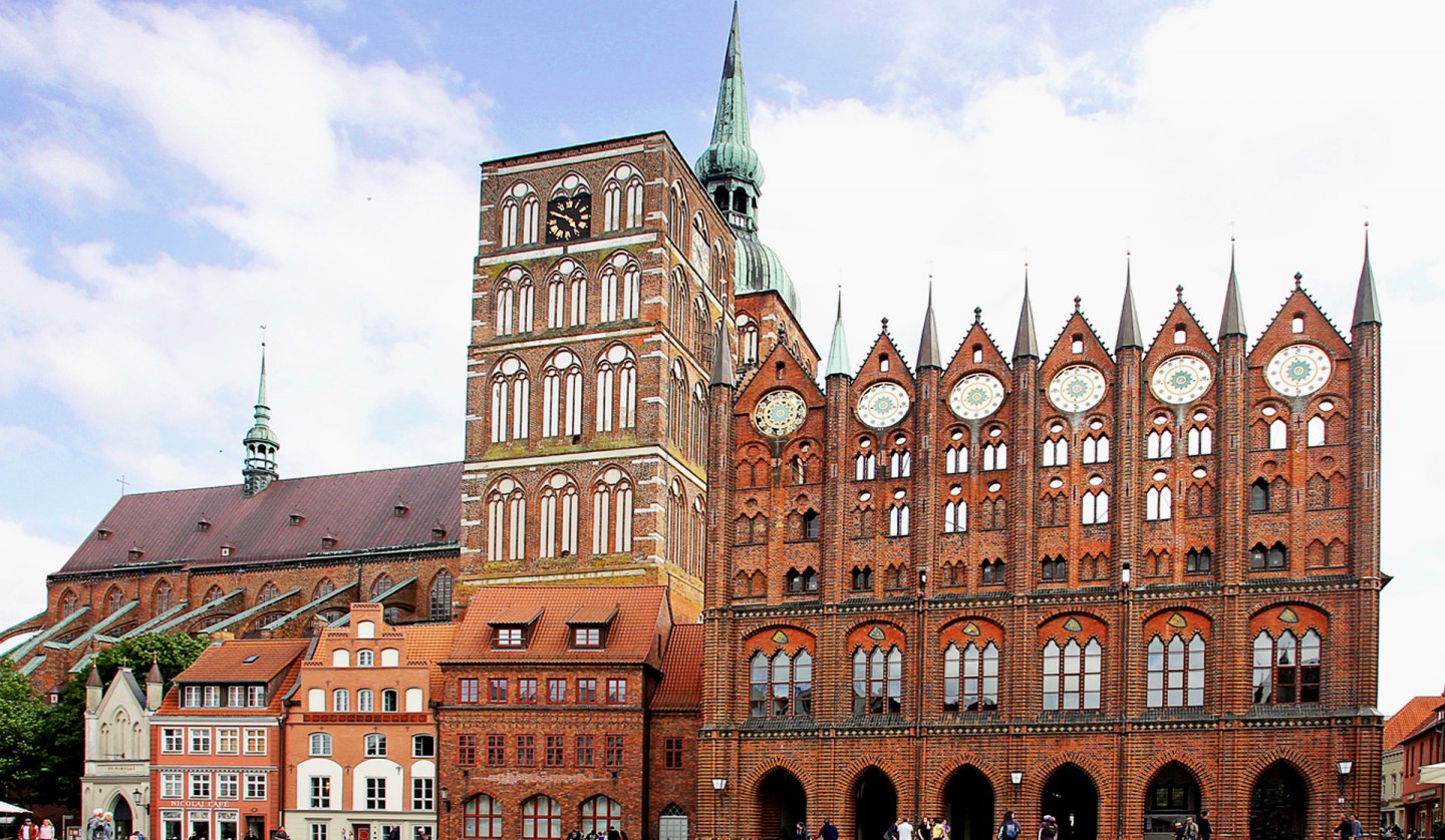 Stralsund City Hall and St. Nicholas Church, © Siegfried Mayska