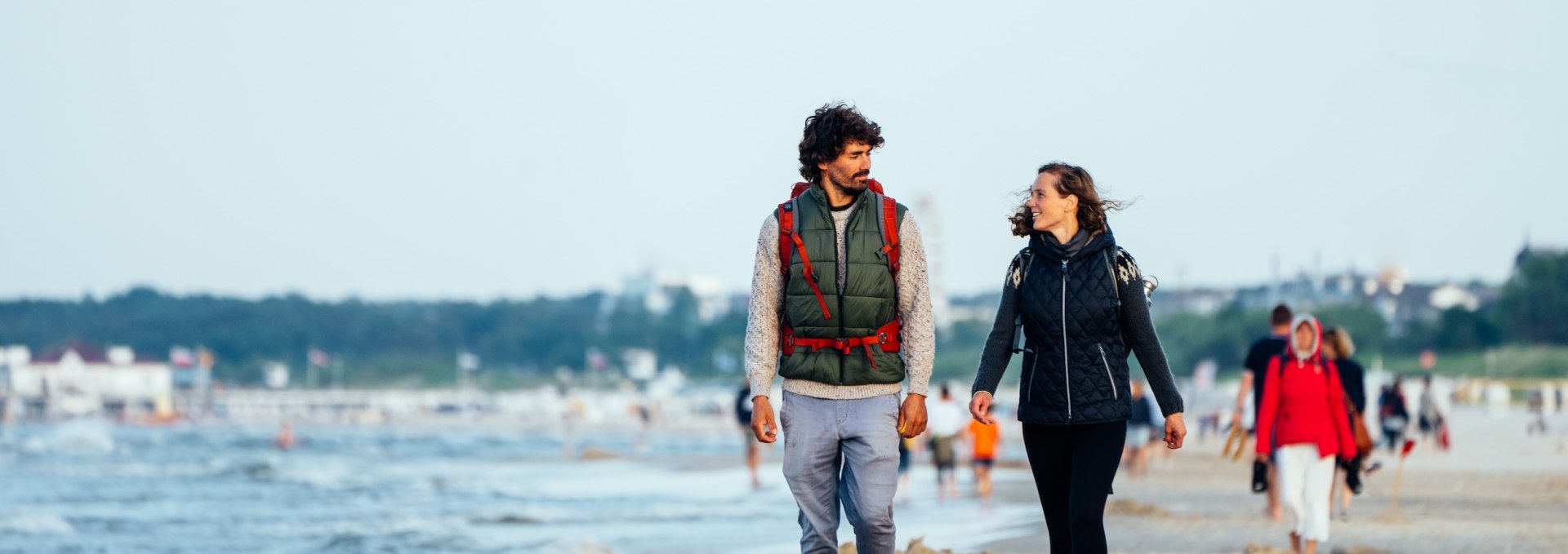 Couple walking on Heringsdorf beach in autumn, © TMV/Gänsicke