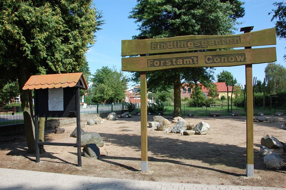 In the erratic garden there are stones that came here with the ice age., © Gabriele Skorupski