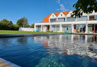 Bio Pool with outside view, © Hiddenseezimmer