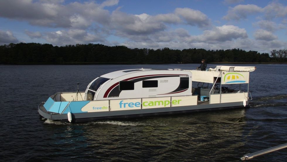 Unusual trip with caravan on the Great Priepert Lake, © freecamper