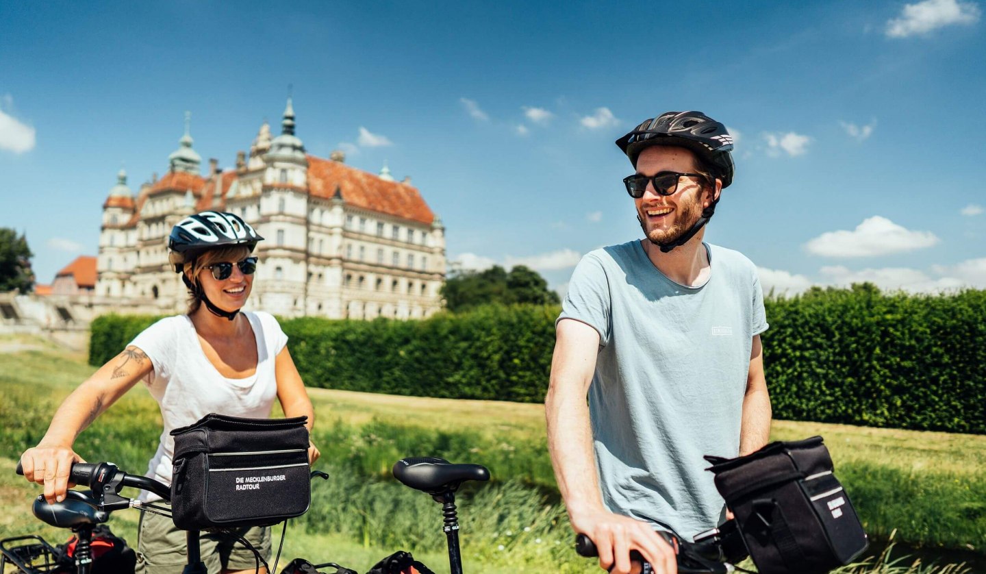 Out and about by bike at Güstrow Castle, © TMV/Gänsicke