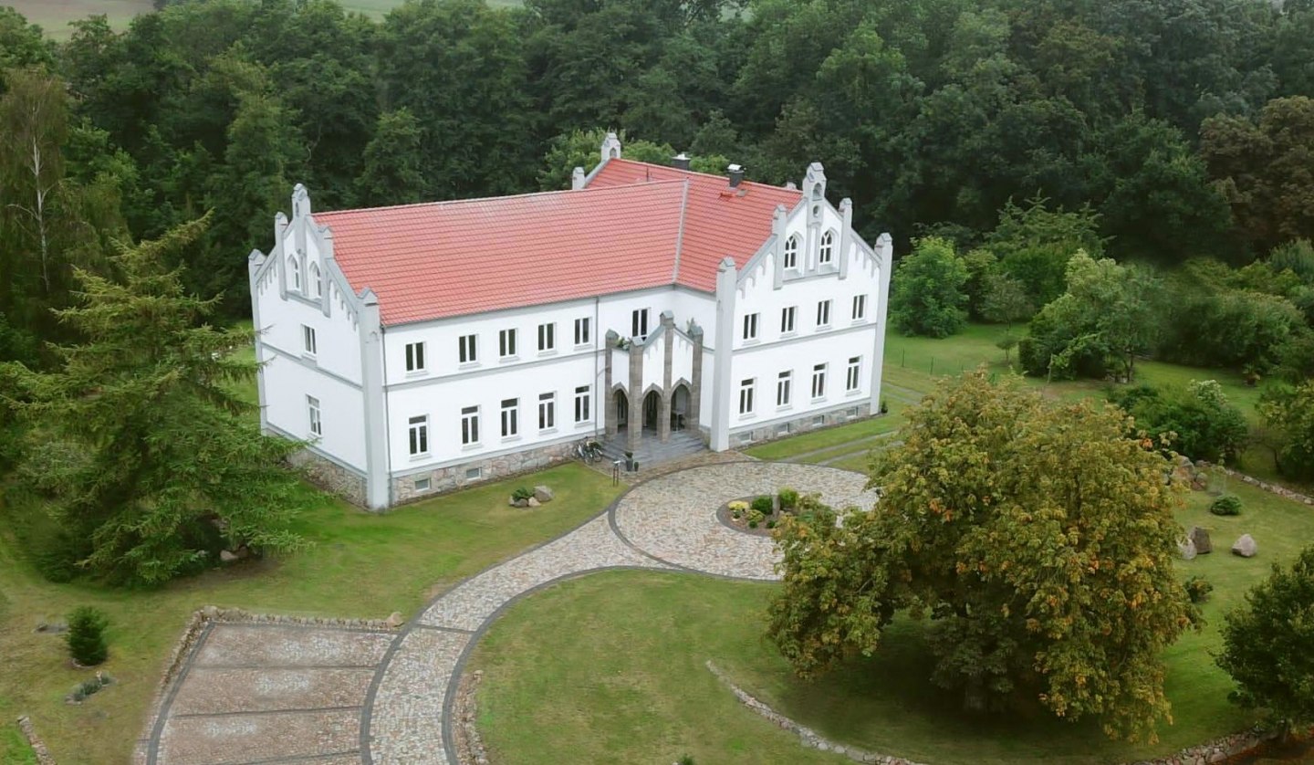 Aerial view of Levetzow manor house, © Herrenhaus Levetzow / Bernd Lüskow