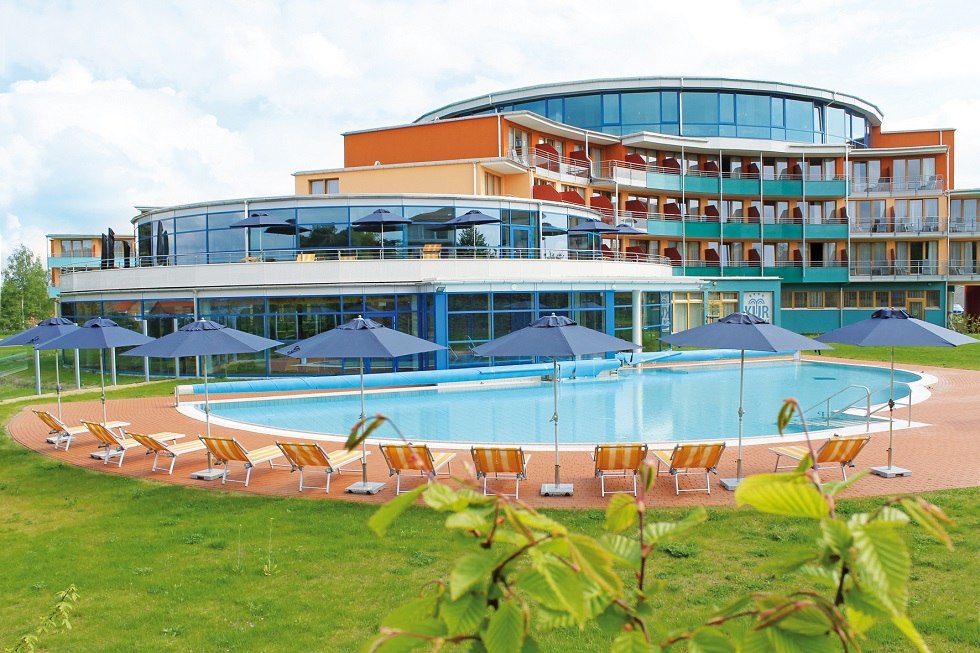 The spa center Waren (Müritz) with thermal brine outdoor pool, © Kurzentrum Waren (Müritz)