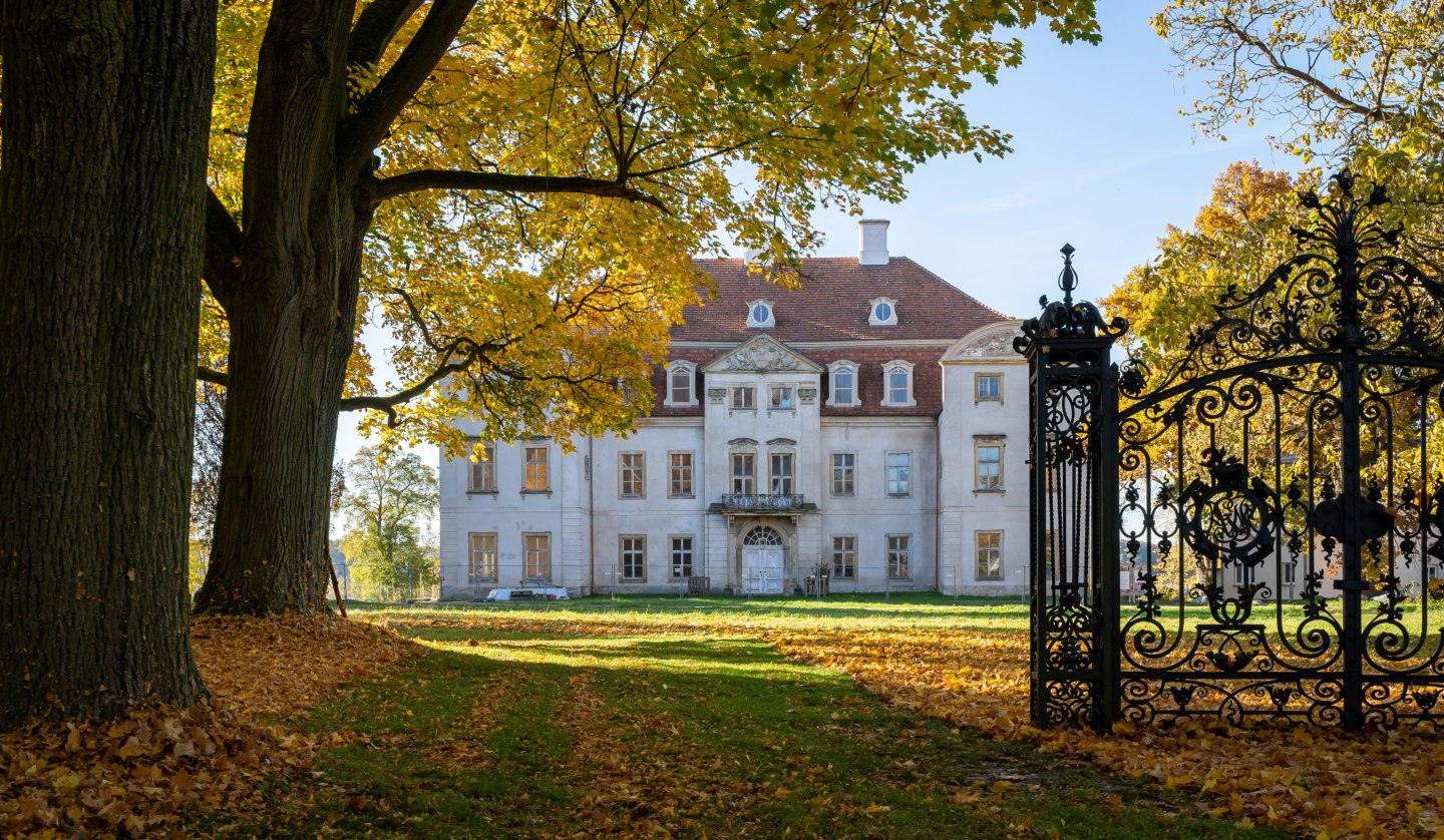 Autumn at Ivenack Castle, © DOMUSImages