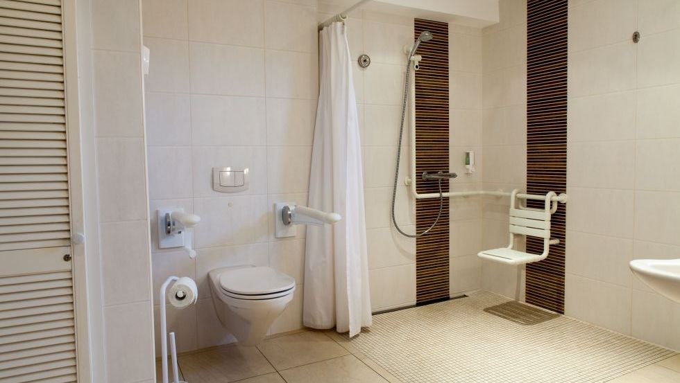 Accessible bathroom in the accessible vacation apartment on Fischland-Darß-Zingst, © Martin Schweitzer