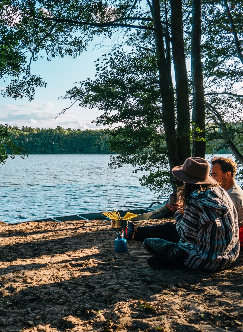 Camping with a view of the lake at the nature campsite Hexenwäldchen, © TMV/Outdoornomaden