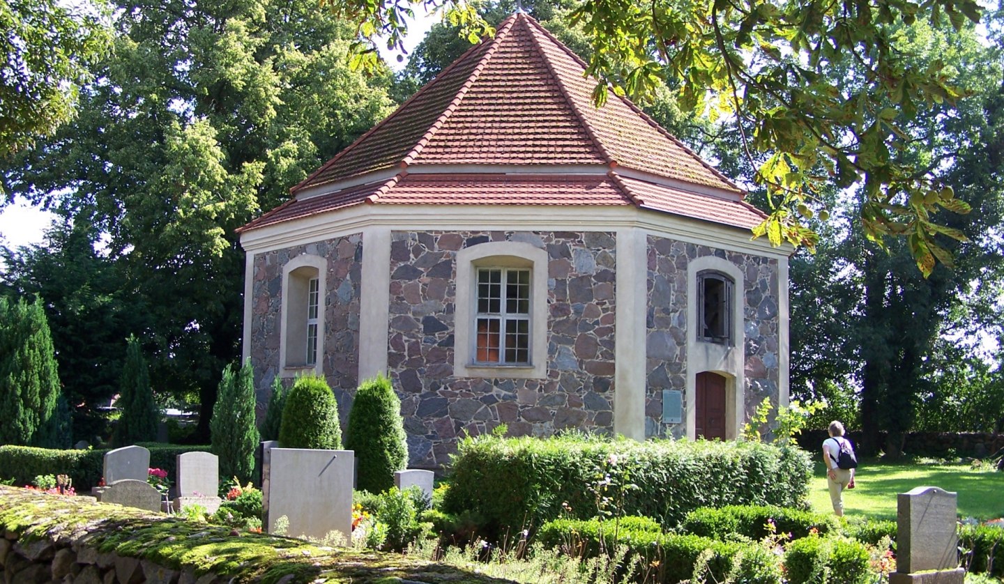 The octagonal church offers an architectural peculiarity already by its ground plan, © Kurverwaltung Feldberger Seenlandschaft