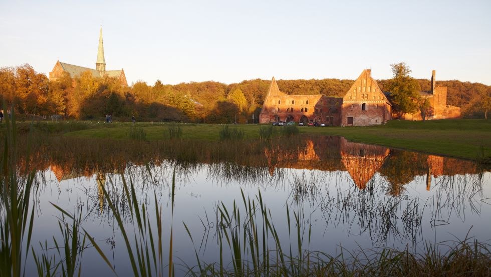 Doberan Minster with monastery complex in the evening light, © Tourist-Information Bad Doberan-Heiligendamm