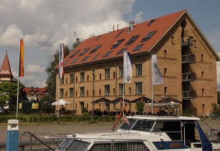 Hotel "Alter Kornspeicher" at the city harbor Neustrelitz, © Alter Kornspeicher