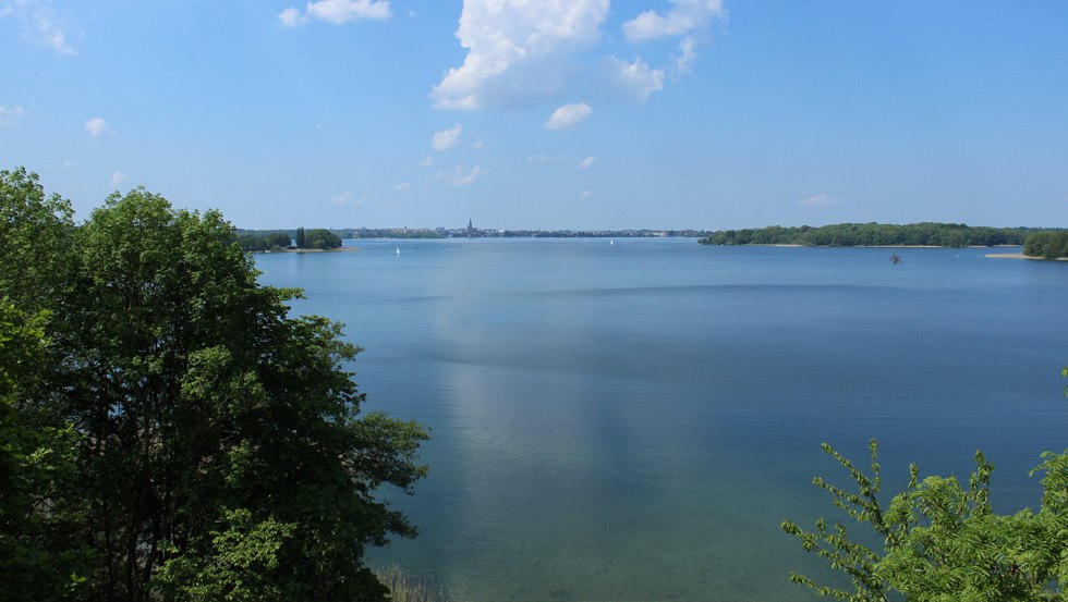 View from the Reppin castle to the bathing place and the city silhouette of Schwerin, © Stadtmarketing GmbH Schwerin, Foto Cornelia Böttcher