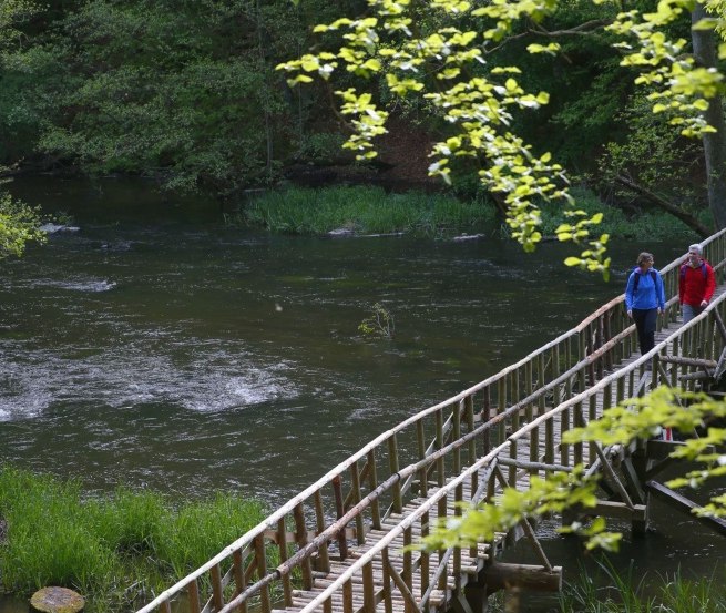 You can reach the other side of the river on dry feet via a wooden bridge., © TMV/outdoor-visions.com