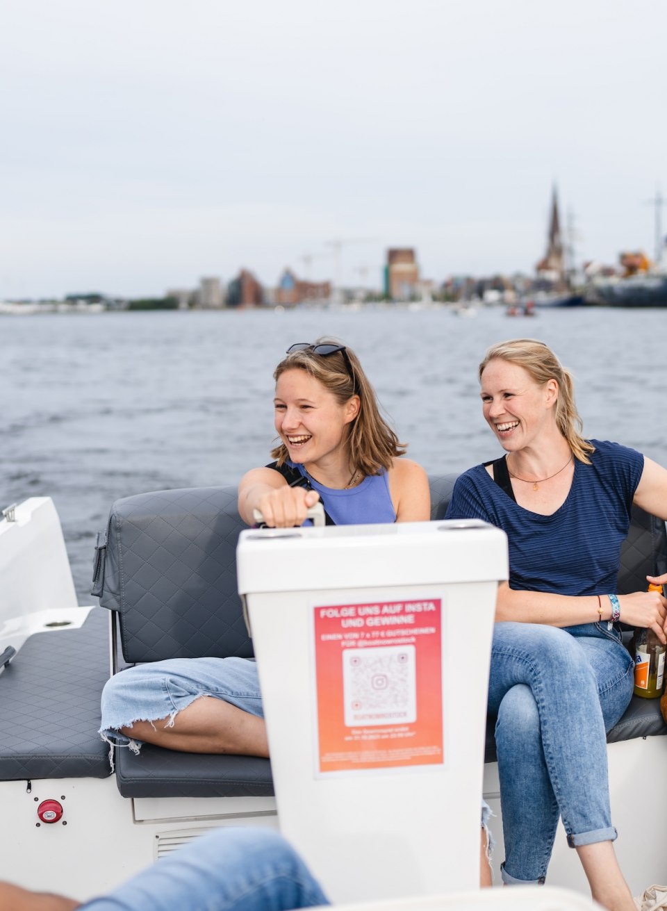 BoatNow's electric boats travel at a maximum speed of six kilometers per hour, giving you plenty of time to enjoy the beautiful view. You don't need a boating license., © TMV/Gross