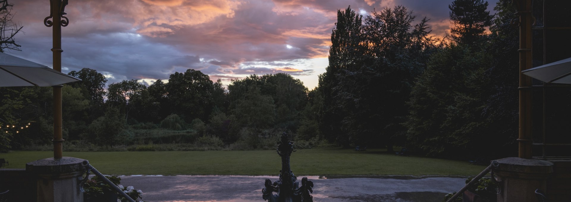 View of the chateau park at dawn, © Schloss Neetzow