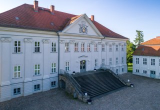 Exterior view of Hohenzieritz Castle, © SSGK MV / Funkhaus Creative