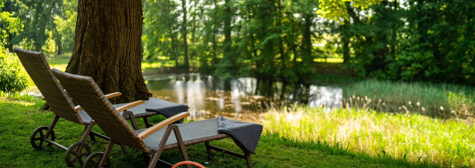 Relaxing in Lühburg Castle Park, © Schloss Lühburg