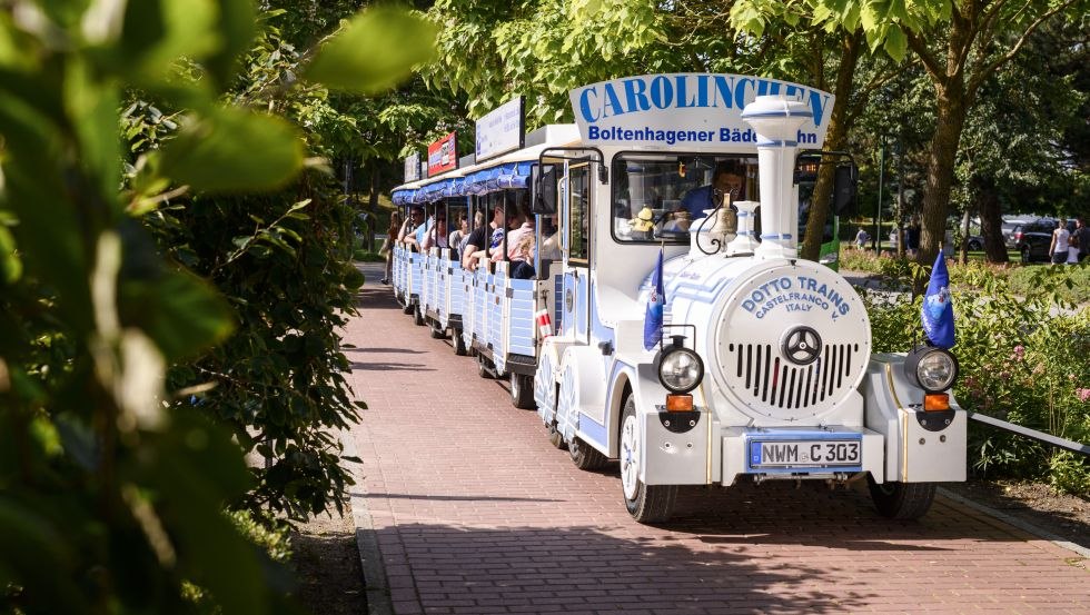 The Carolinchen bathing train is a popular vacation attraction in Boltenhagen., © Patrick Lux