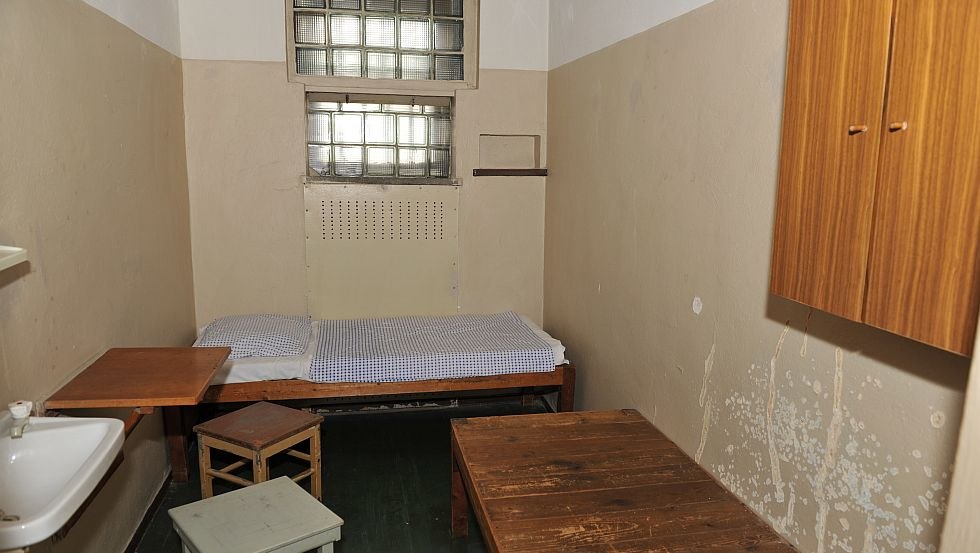 View into a cell of the former Stasi subprison, © BStU-Außenstelle Rostock