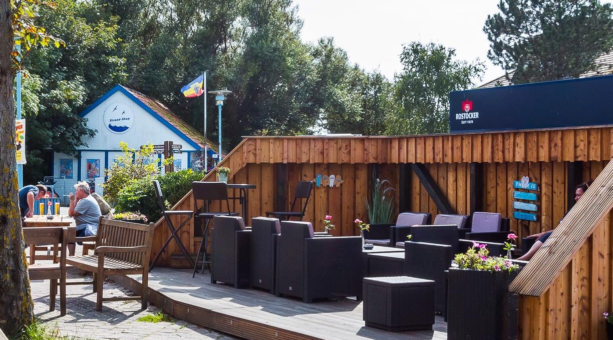 cozy wooden terrace next to the summer cinema, © Anne Robl