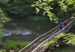 You can reach the other side of the river on dry feet via a wooden bridge., © TMV/outdoor-visions.com