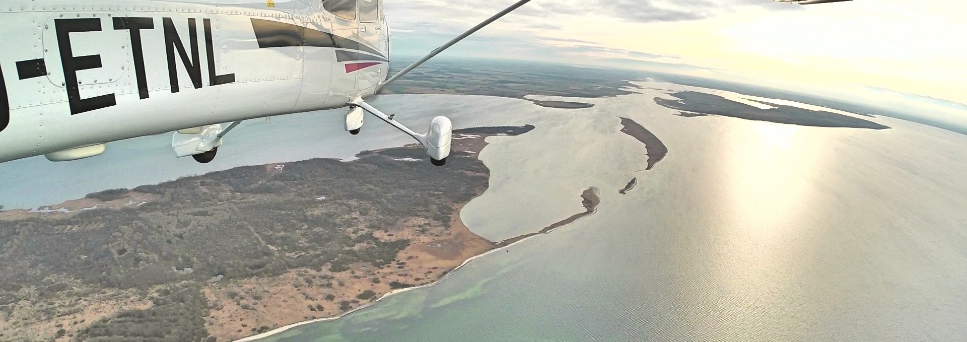 Sightseeing flight over the peninsula Wustrow at the Salzhaff, towards the Hanseatic City of Wismar and the island Poel, © ostseeflug.com