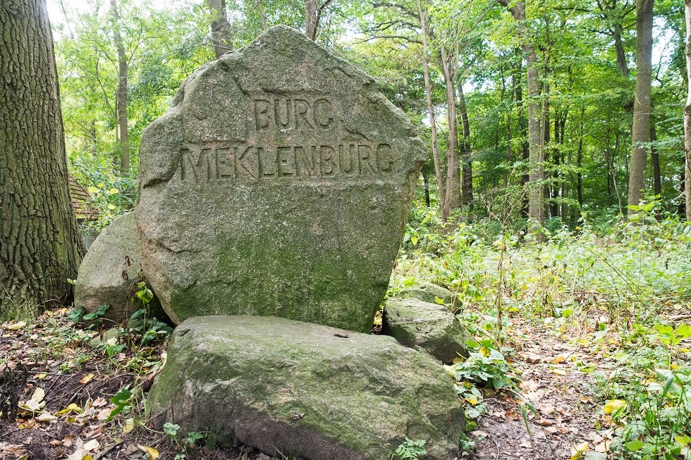 Monument on the castle rampart, © Frank Burger