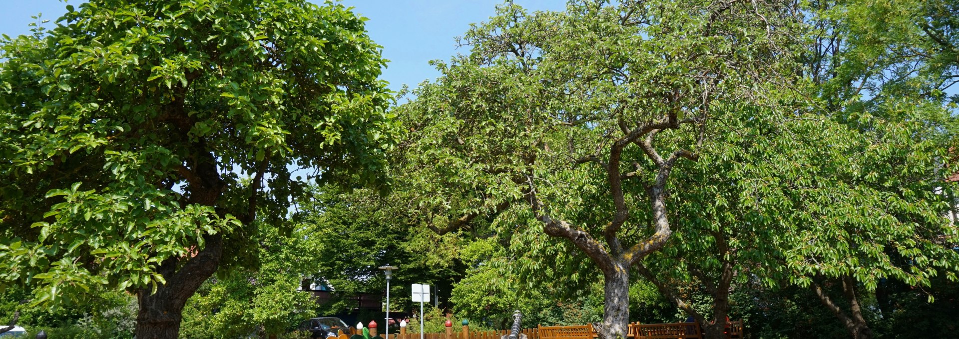 Orchard with playground behind the Haus des Gastes, © Cindy Wohlrab / KVW Wustrow